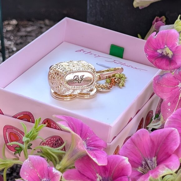NWT Betsey Johnson Picnic Basket Wine Grapes Bag Charm 🍇🍷 - Picture 3 of 10